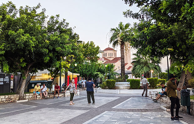 Αγιοι Ανάργυροι: Η δυτική όχθη των μεγάλων αντιθέσεων-1