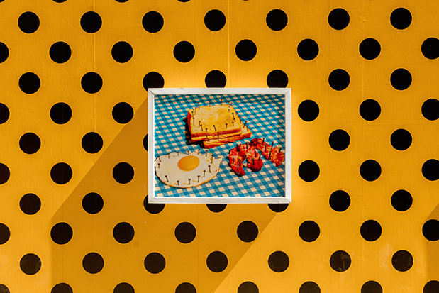 Πώς να δώσετε ένα pop & minimal ύφος στους τοίχους σας-4