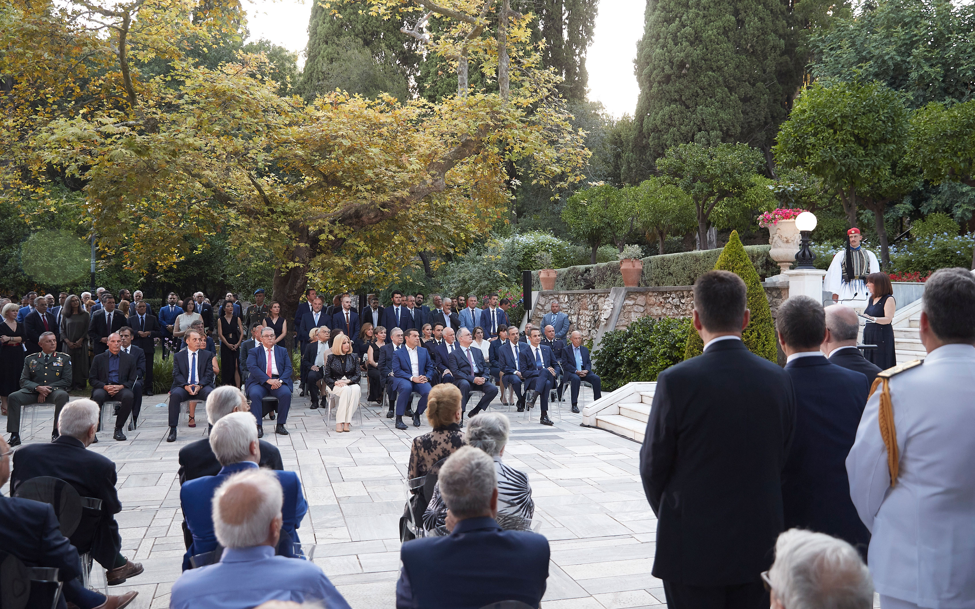 Μια δεξίωση στο Προεδρικό Μέγαρο διαφορετική από τις άλλες-2