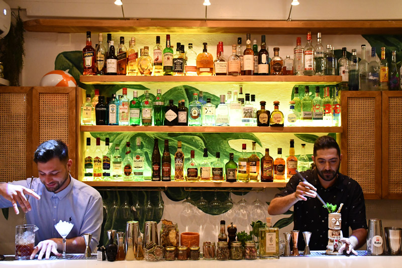 Πίνουμε στη Σύρο-2