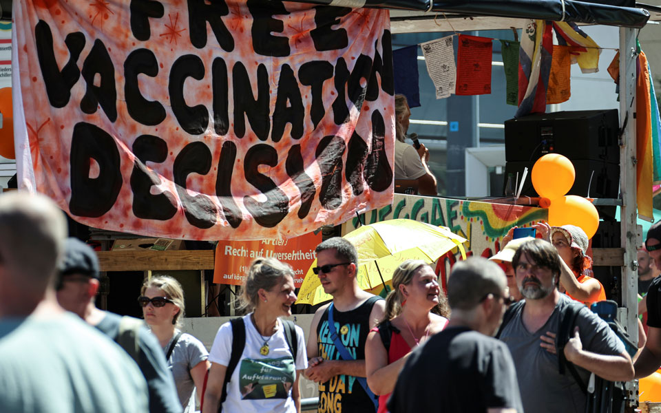 Κορωνοϊός: Μαζικές διαδηλώσεις στο Βερολίνο κατά των μέτρων προστασίας-2