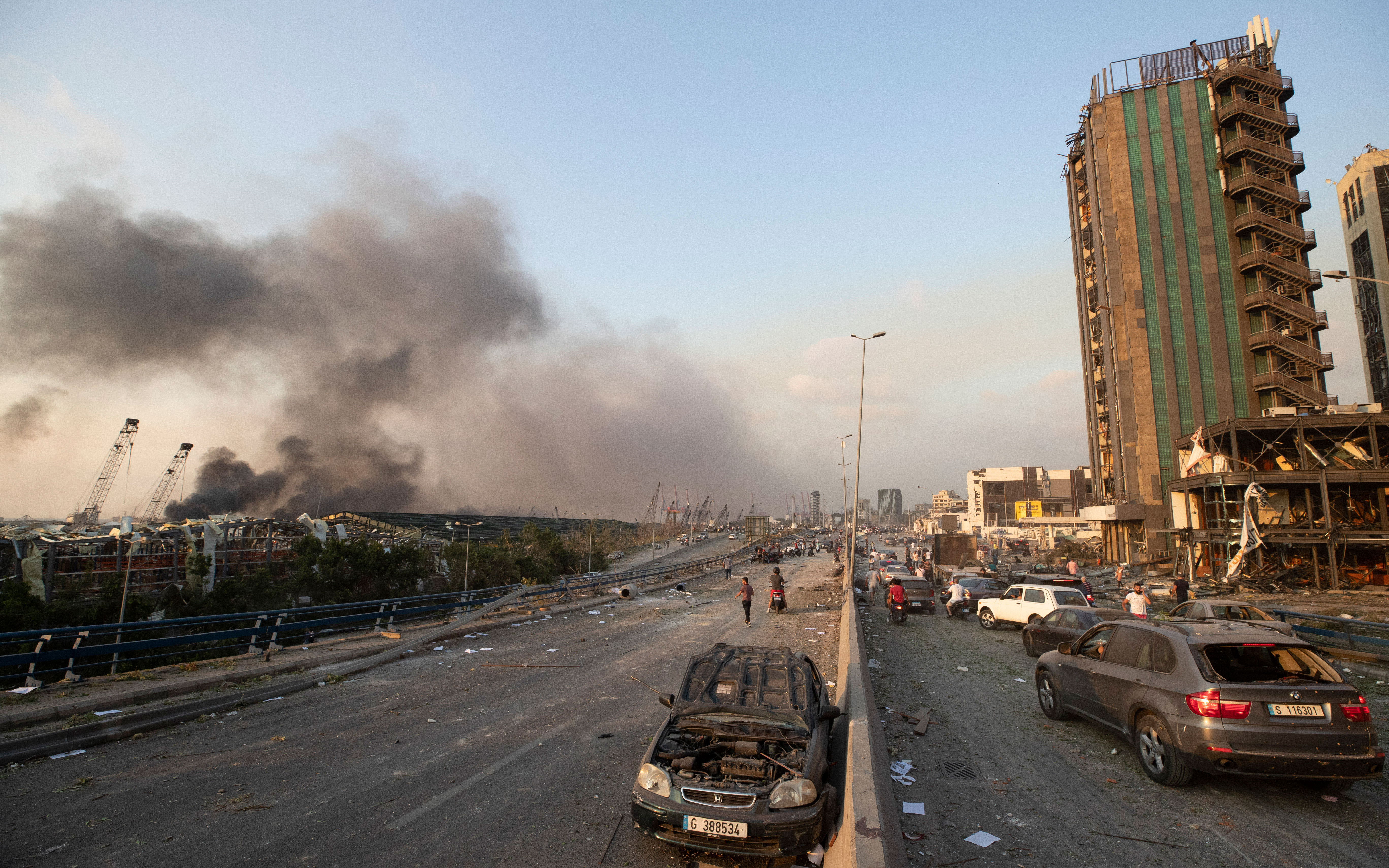 Ισχυρή έκρηξη συγκλόνισε τη Βηρυτό – Δεκάδες νεκροί, χιλιάδες τραυματίες και εικόνες καταστροφής (φωτογραφίες, βίντεο)-6