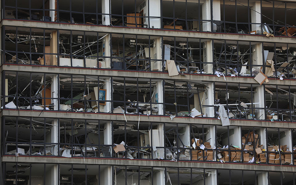 Θρήνος στον Λίβανο μετά την πολύνεκρη έκρηξη – Το μέγεθος της τραγωδίας σε φωτογραφίες-7