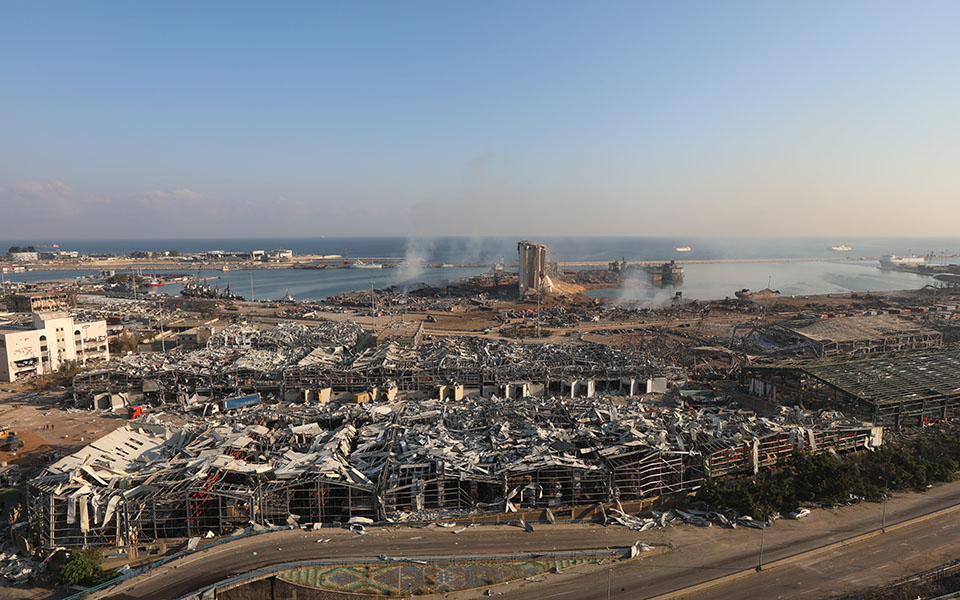 Θρήνος στον Λίβανο μετά την πολύνεκρη έκρηξη – Το μέγεθος της τραγωδίας σε φωτογραφίες-1