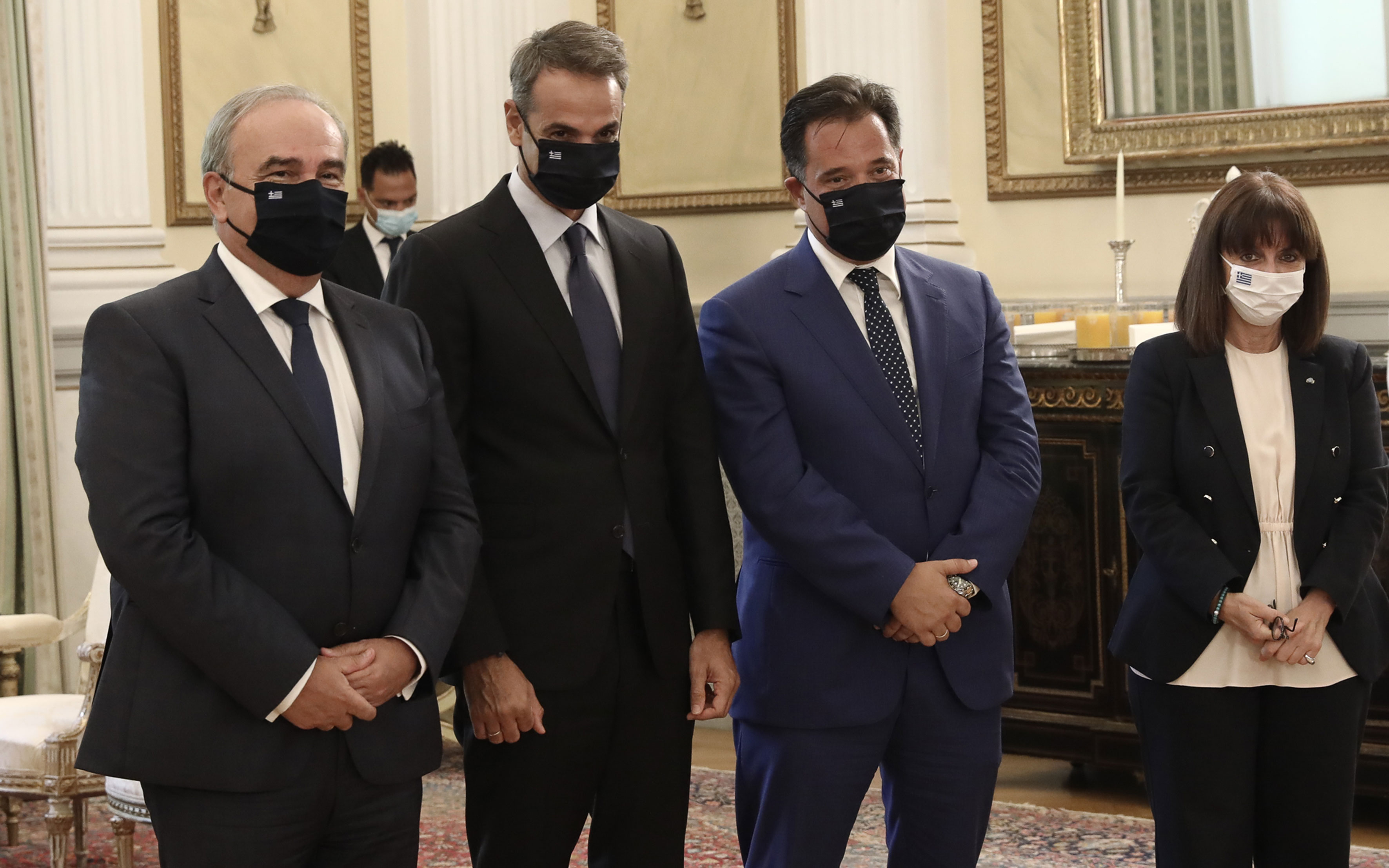 Με μάσκες η ορκωμοσία των νέων μελών της κυβέρνησης (φωτογραφίες)-2