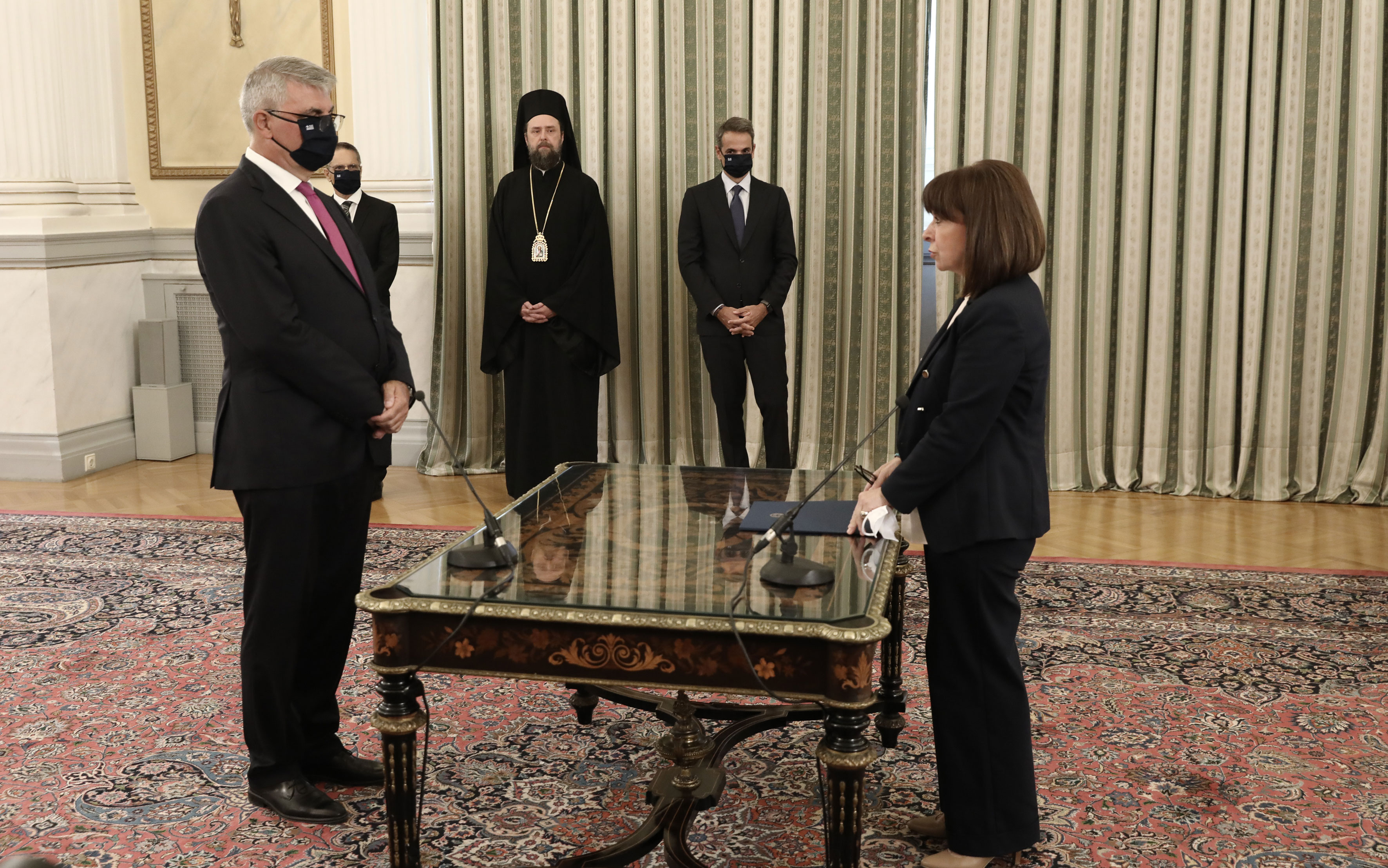 Με μάσκες η ορκωμοσία των νέων μελών της κυβέρνησης (φωτογραφίες)-4