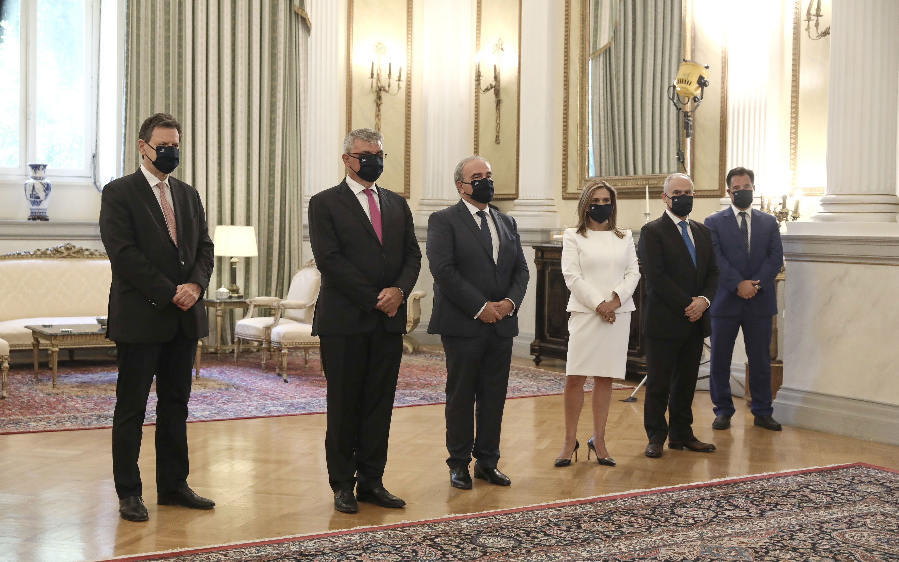 Με μάσκες η ορκωμοσία των νέων μελών της κυβέρνησης (φωτογραφίες)-3