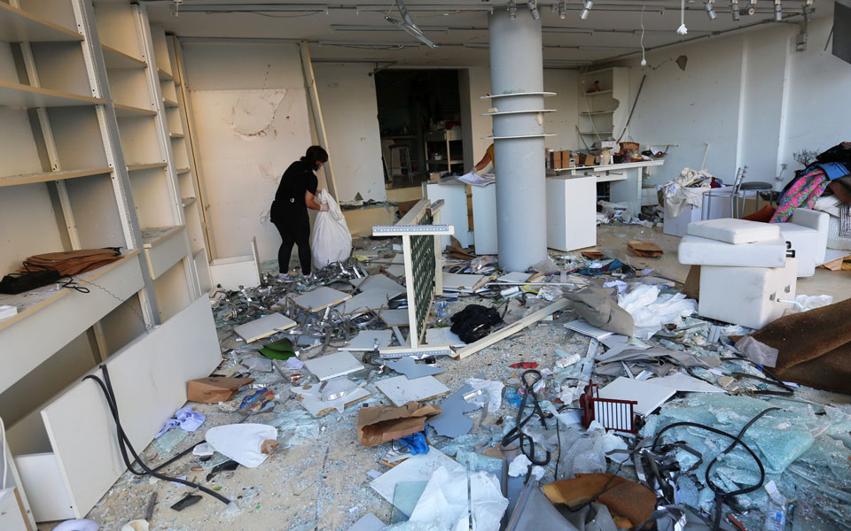 «Η τελική σφαίρα που σκότωσε τη χώρα» – Οδύνη για τα θύματα της έκρηξης στη Βηρυτό-4