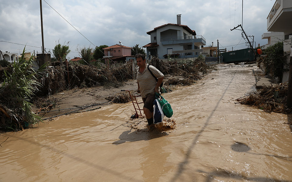 Πέντε νεκροί και δύο αγνοούμενοι από τη θεομηνία στην Εύβοια-3