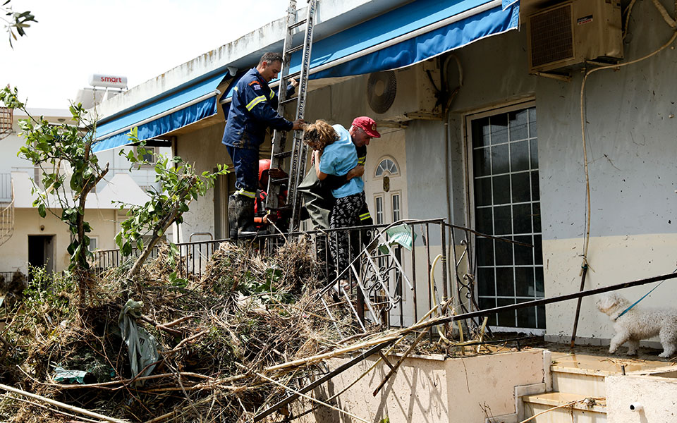 Πέντε νεκροί και δύο αγνοούμενοι από τη θεομηνία στην Εύβοια-1