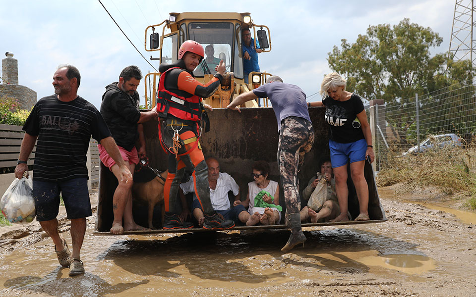 Πέντε νεκροί και δύο αγνοούμενοι από τη θεομηνία στην Εύβοια-2