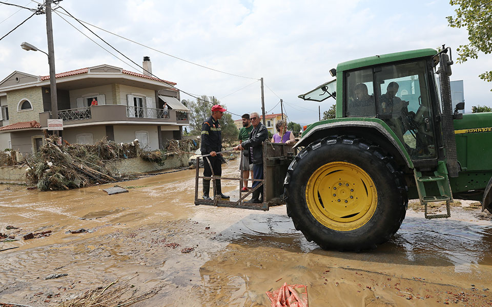 Πέντε νεκροί και δύο αγνοούμενοι από τη θεομηνία στην Εύβοια-5