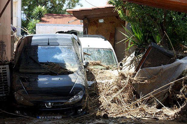 Μάχη με τις λάσπες στην Εύβοια-1