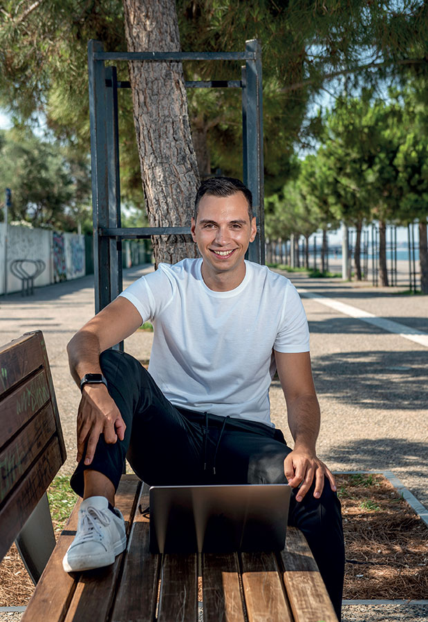 Γραφείο στο Λονδίνο, ζωή στην Ελλάδα-1