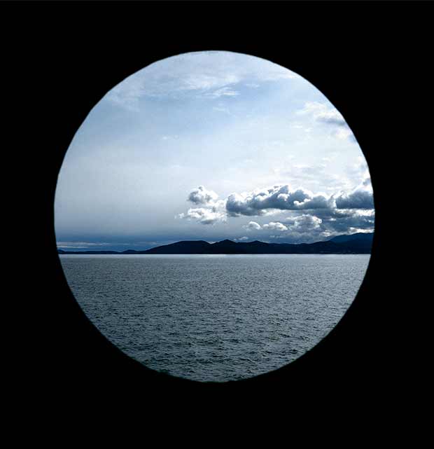 Ενα παιδί μετράει τα κύματα-2