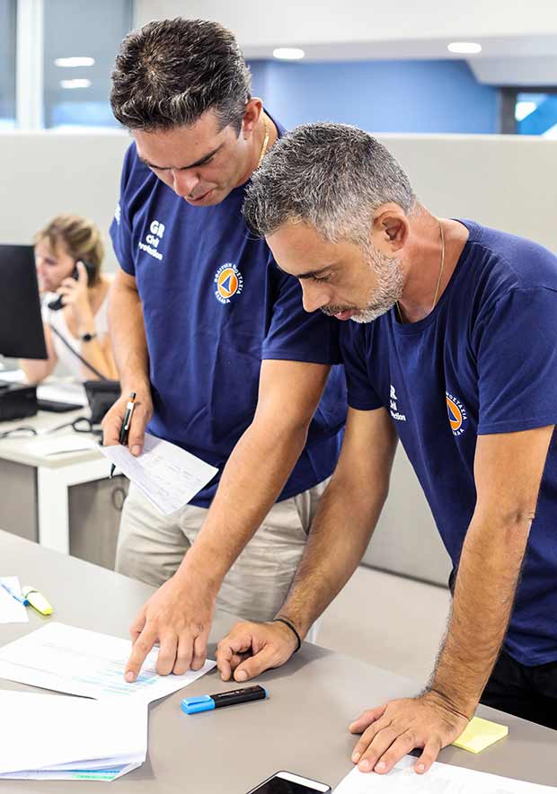 Οι ιχνηλάτες των στενών επαφών και της αλήθειας-2