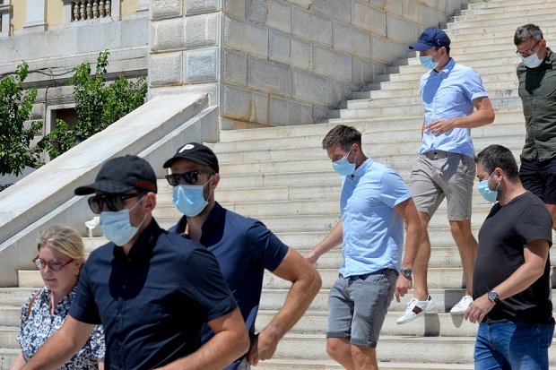 Πήρε προθεσμία να απολογηθεί και αφέθηκε ελεύθερος ο Μαγκουάιρ-4