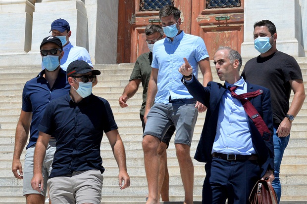 Πήρε προθεσμία να απολογηθεί και αφέθηκε ελεύθερος ο Μαγκουάιρ-2