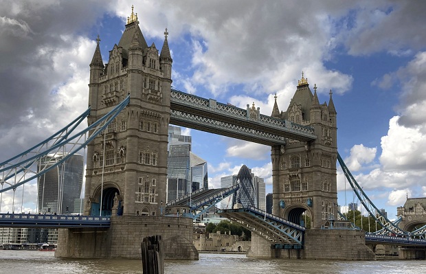 Κόλλησε η Γέφυρα του Πύργου του Λονδίνου (φωτογραφίες)-1
