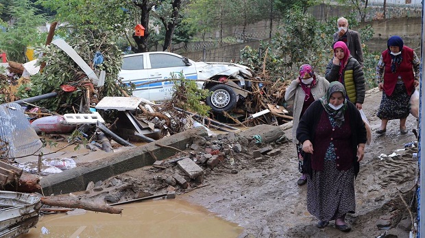 Τουλάχιστον πέντε νεκροί από πλημμύρες στην Κερασούντα (φωτογραφίες)-2