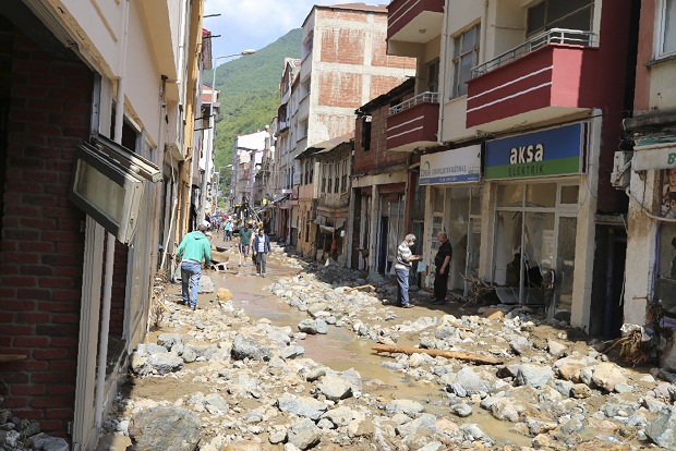 Τουλάχιστον πέντε νεκροί από πλημμύρες στην Κερασούντα (φωτογραφίες)-3