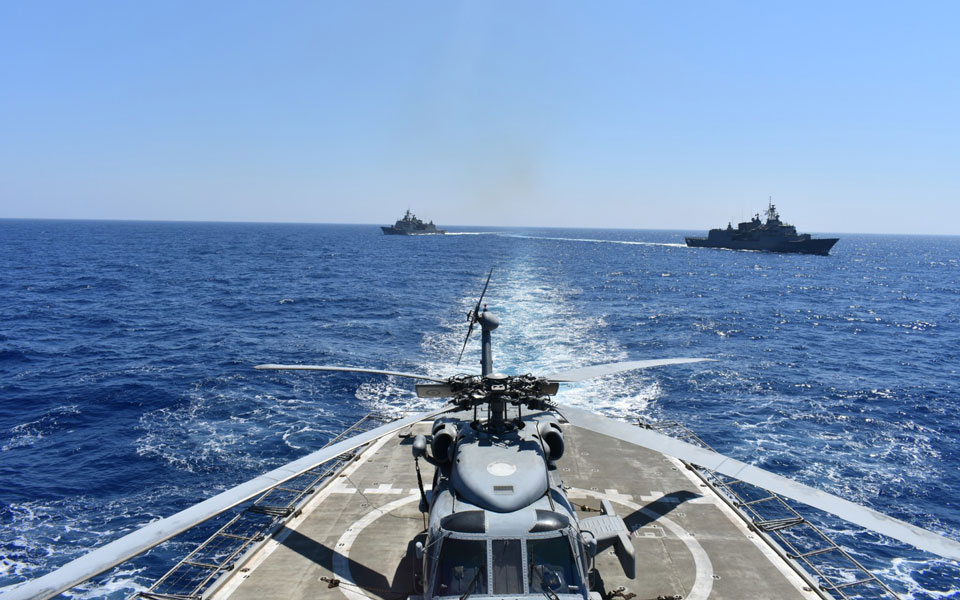 Διεξαγωγή αεροναυτικής άσκησης στην Αν. Μεσόγειο (βίντεο)-1