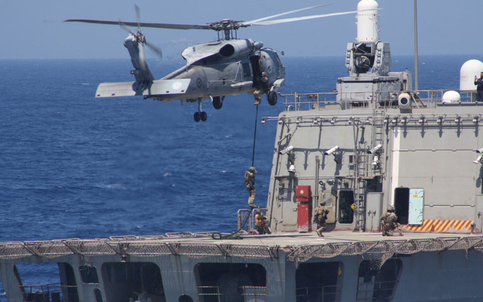 Διεξαγωγή αεροναυτικής άσκησης στην Αν. Μεσόγειο (βίντεο)-2