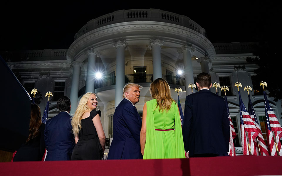 «Νίκη κατά του κορωνοϊού» υποσχέθηκε ο Τραμπ-2