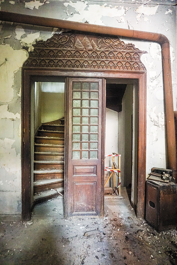 Ο νεογοτθικός πύργος της οδού Θήρας-2