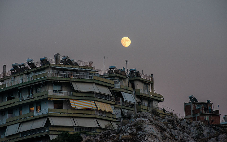 Το αθηναϊκό καλοκαίρι της ανησυχίας-1