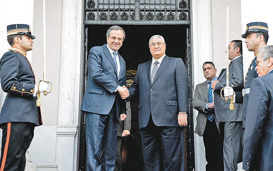 επίσημη-πρώτη-αντλί-μανσούρ-σε-χώρα-μέ-2002033