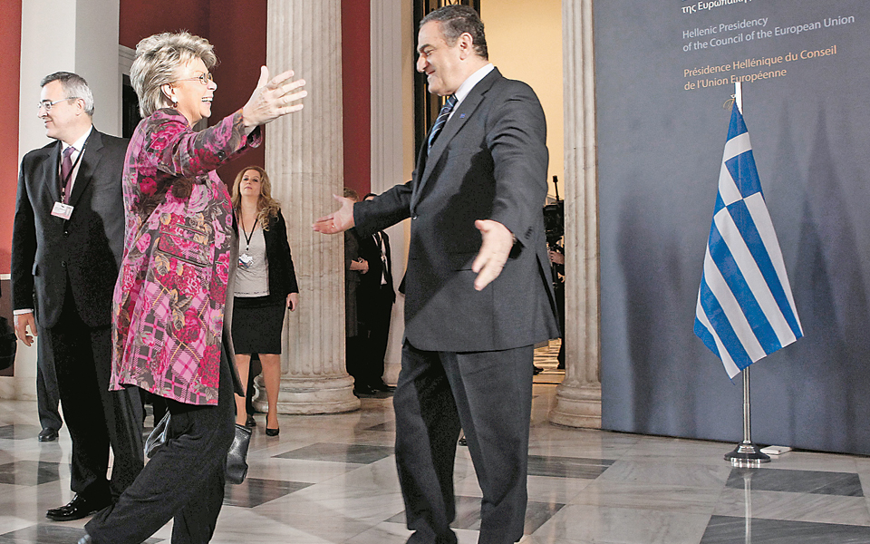 ας-αφήσουμε-τα-αρχαία-θαμμένα-2002808