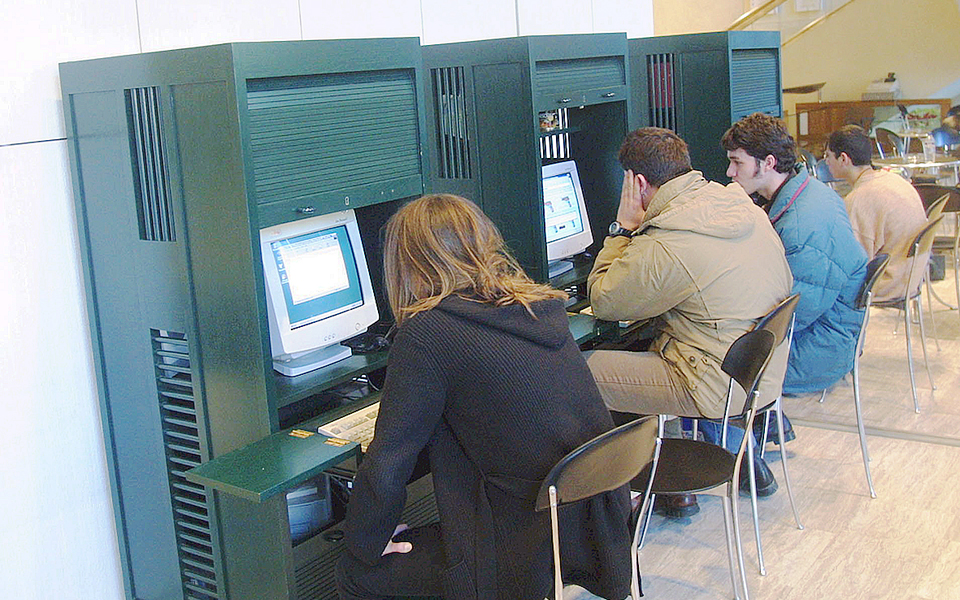 πρωταθλητές-οι-ελληνες-καταναλωτές-μ-2003072