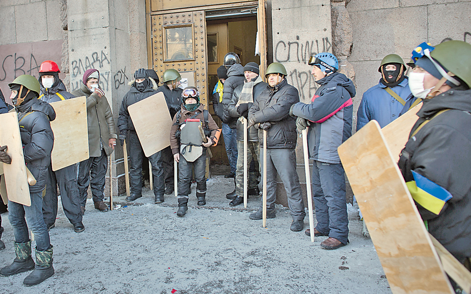 στο-χείλος-του-εμφυλίου-πολέμου-η-ουκρ-2003970