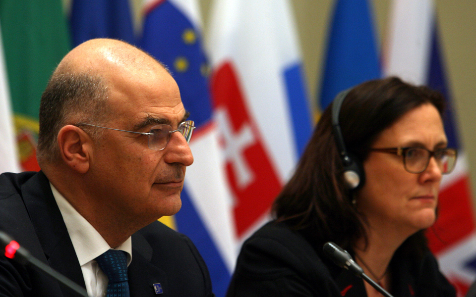 απάντηση-ν-δένδια-στις-αιχμές-χ-αθανασ-2002888