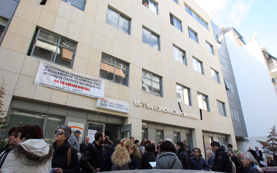 συγκέντρωση-γιατρών-του-εοπυυ-στο-ικα-2002397