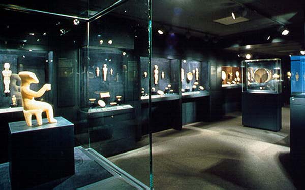 στη-νέα-υόρκη-η-έκθεση-επέκεινα-του-μ-2004176