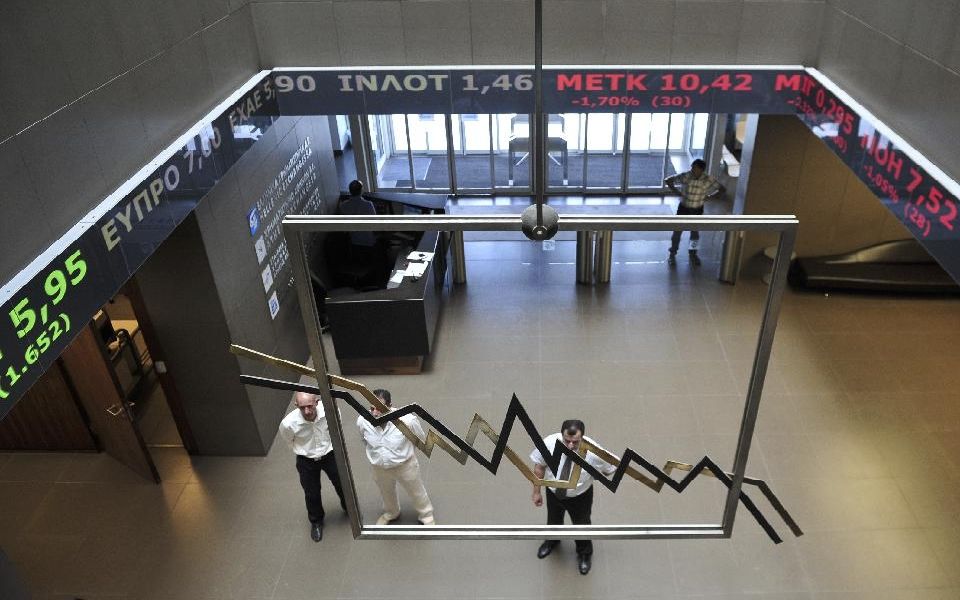 στο-κόκκινο-το-χ-α-έπειτα-από-μια-νευ-2001619