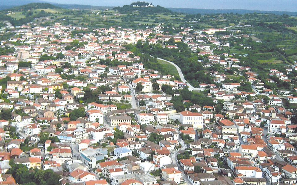 το-ελληνικό-μετάξι-βγαίνει-ξανά-στο-φω-2005611