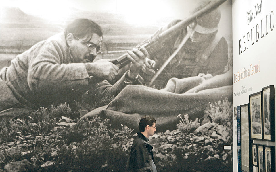 h-βίαιη-φιλοπόλεμη-και-ειρηνιστική-ευρ-2006711