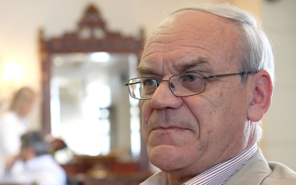 ντέιβιντ-χόλτον-η-ελλάδα-εγκαταλείπε-2007217