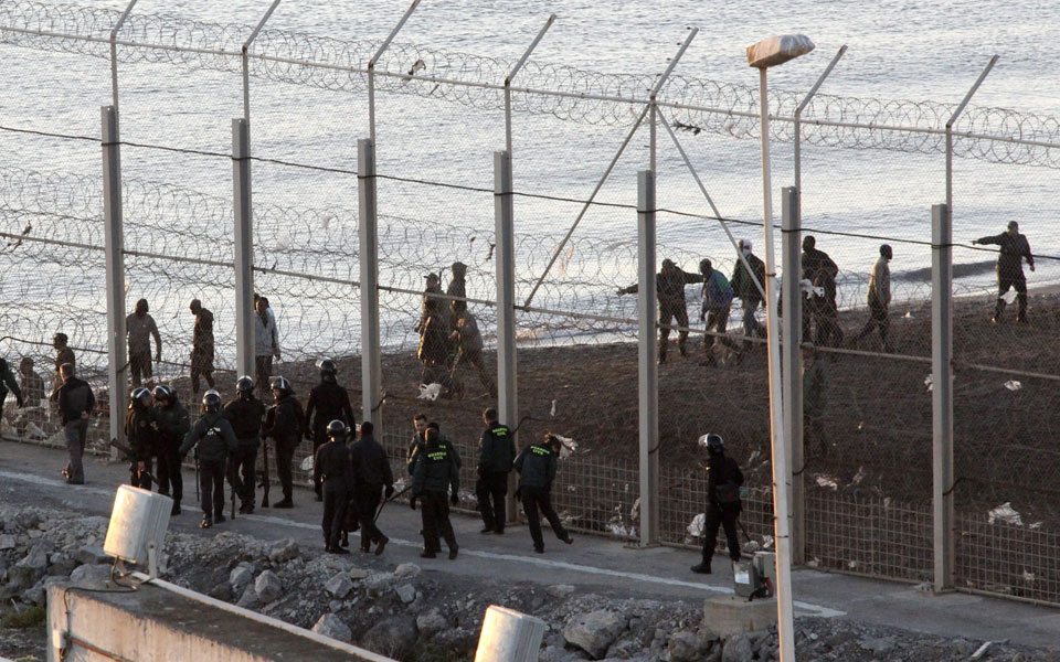 η-ισπανία-διαψεύδει-βολές-των-μετανασ-2005716