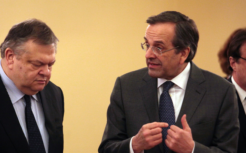 χαμηλώνουν-τον-πήχυ-σε-πασοκ-και-58-2008937