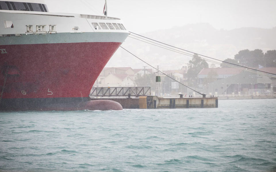 δύο-πλοία-του-πολεμικού-ναυτικού-στην-2004486