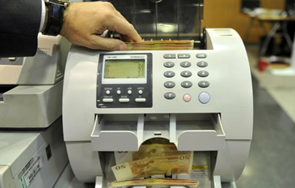 ττε-μειώθηκαν-οι-τραπεζικές-καταθέσε-2009515