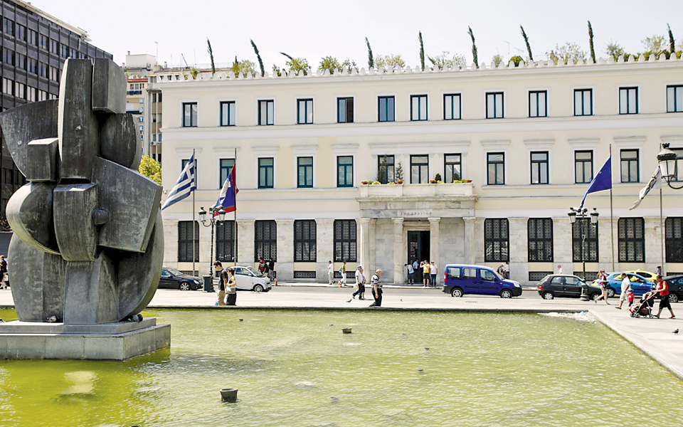 στα-πεζοδρόμιά-του-σφάζονται-παλικ-2010833