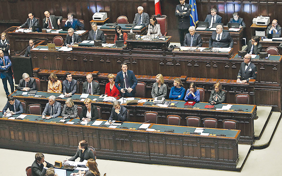 συν-80-ευρώ-τον-μήνα-σε-10-εκατομμύρια-ιταλ-2011597