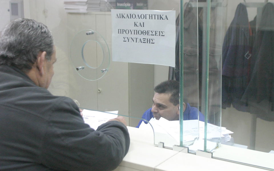 κενό-350-εκατ-ευρώ-στα-ταμεία-2014157