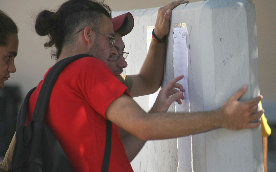 πτώση-βάσεων-λόγω-αύξησης-των-εισακτέ-2014183