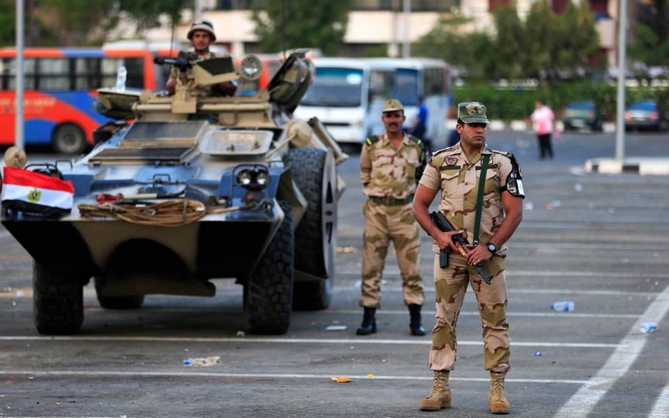 φονική-επίθεση-σε-στρατιωτικό-όχημα-σ-2011841